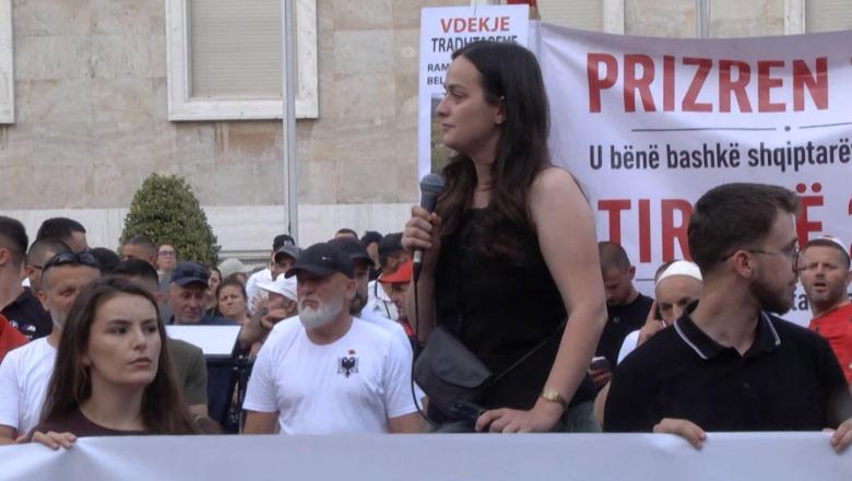 Qytetarja nga protesta para Kryeministrisë: Në Shqipëri s’ka shërbim mjekësor, punëtorët bien nga skelat dhe vdesin