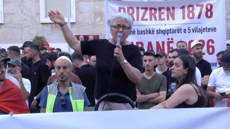 'Zvërneci'/ Qytetarja u kujton protestuesve masakrën e Gërdecit: Humba bashkëshortin aty
