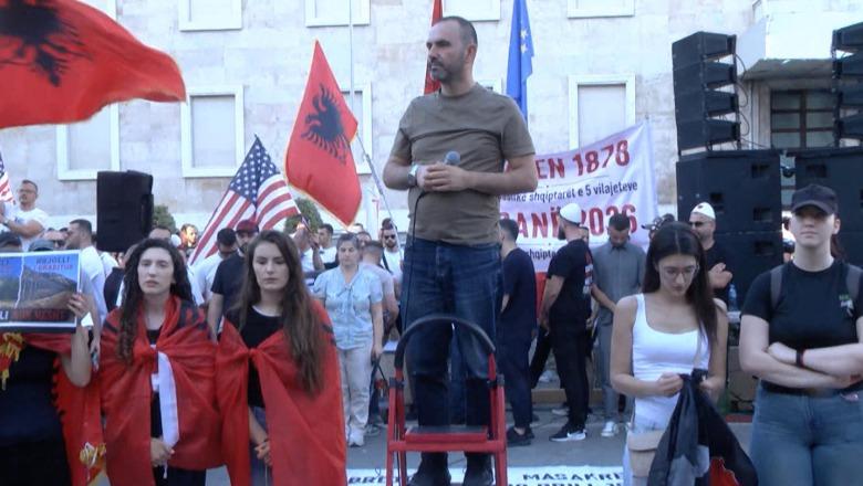 27-vjetori i Çlirimit të Kosovës, protestuesit 1 minutë heshtje për të rënët e luftës