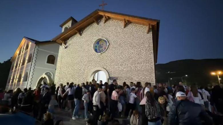 Festa e Shna Ndout, mijëra besimtarë kalojnë natën me lutje në kishën e Laçit