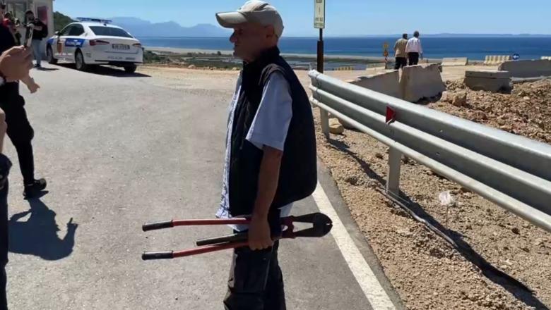 Bashkim Ulaj rrethoi kantierin e ndërtimit me mure të larta e tela me gjemba, protestuesi: Do ta heqim rrethimin, kërkojmë të drejtën tonë