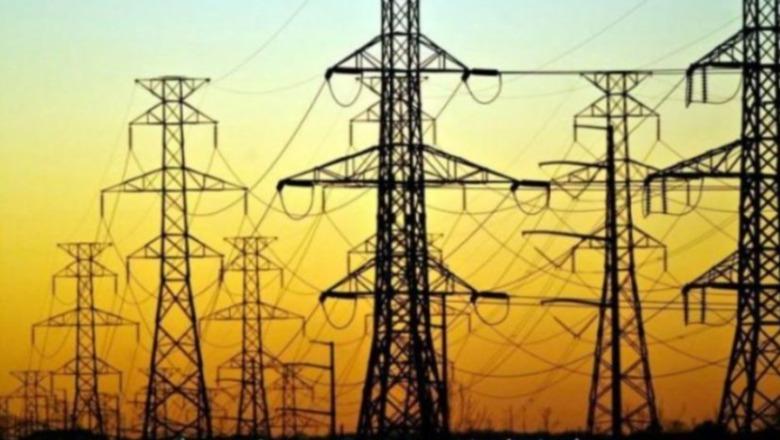 Pr.ligji/ Vetëprodhuesit mund ta shesin energjinë e tepërt, ndryshon kompensimi i çmimit të energjisë për pensionistët