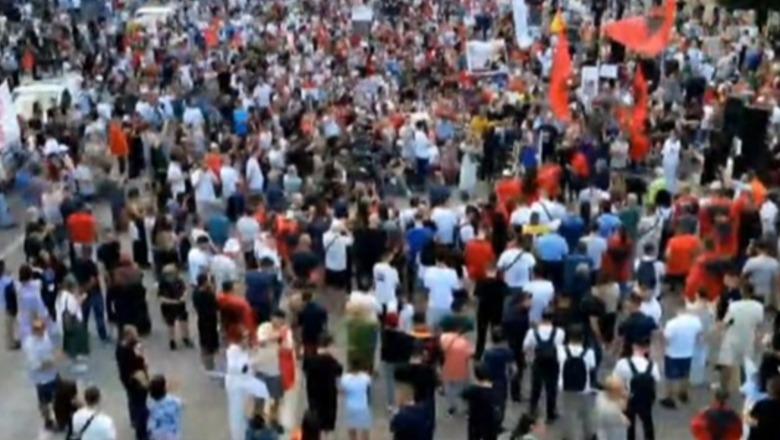 ‘Frikën e larguam ne’, protestuesi nga Rrjolli: Toka është jona, jo e Bashkim Ulajt!