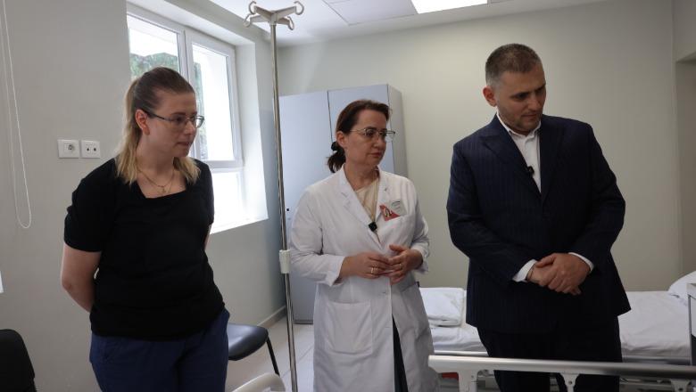 Aksioni në Maliq ku humbi jetën efektivi Enea Mekolli, Hita viziton te ‘Trauma’ policin Edison Adri që mbeti i plagosur: Nuk tërhiqemi asnjë hap përballë krimit!