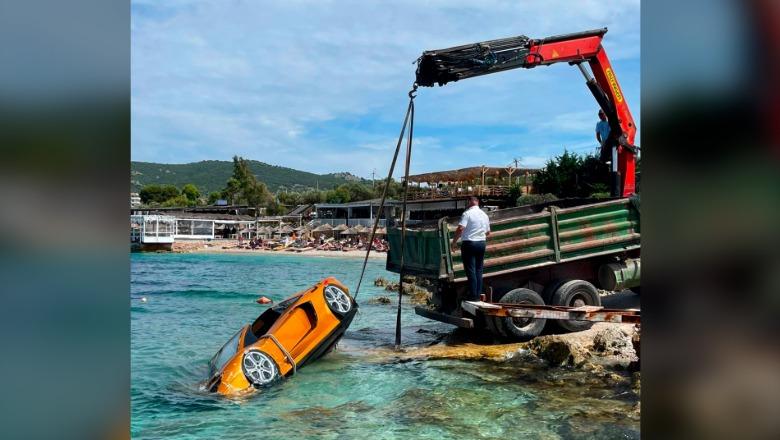 Aksidenti tragjik ujor me vdekjen e 22-vjeçarit në Ksamil, momenti kur mjeti lundrues nxirret nga deti