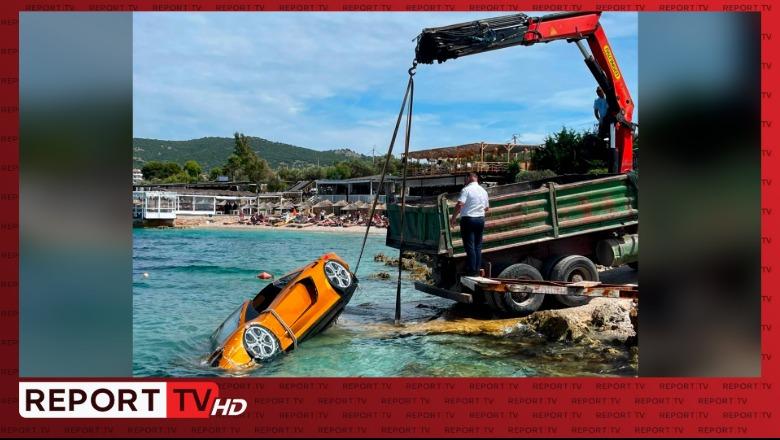 Aksidenti tragjik ujor me vdekjen e 22-vjeçarit në Ksamil, momenti kur mjeti nxirret nga deti