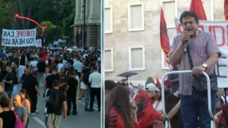 Profesori krah studentëve: Janë më të masakruarit në 35 vjet, koha të reagojmë për brezin e ri!