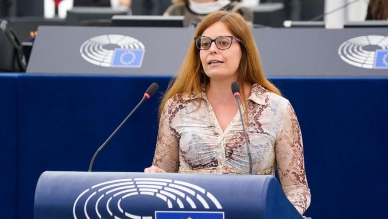‘Zvërneci’/ Eurodeputetja Salis nga PE: Në Shqipëri po protestojnë kundër një qeverie që nuk mbron interesat e popullit! Toka të mos u shitet spekulatorëve Trump dhe Kushner