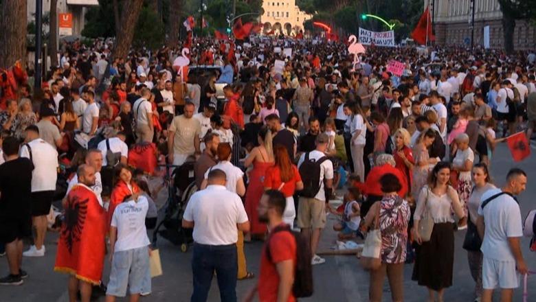 Bllokimi i Rinasit, sugjerimi i protestuesit: Shkruani letra si doni të zhvillohet protesta, studentët do t’i grumbullojnë