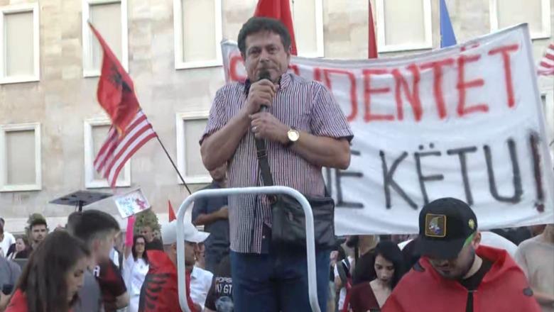 Profesori krah studentëve: Janë më të masakruarit në 35 vjet, koha të reagojmë për brezin e ri!