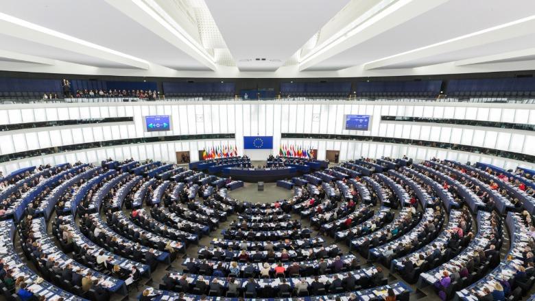 Me 418 vota pro, Parlamenti Europian miraton paketën e re për kthimin e emigrantëve të paligjshëm dhe transferimin e tyre në vende të treta