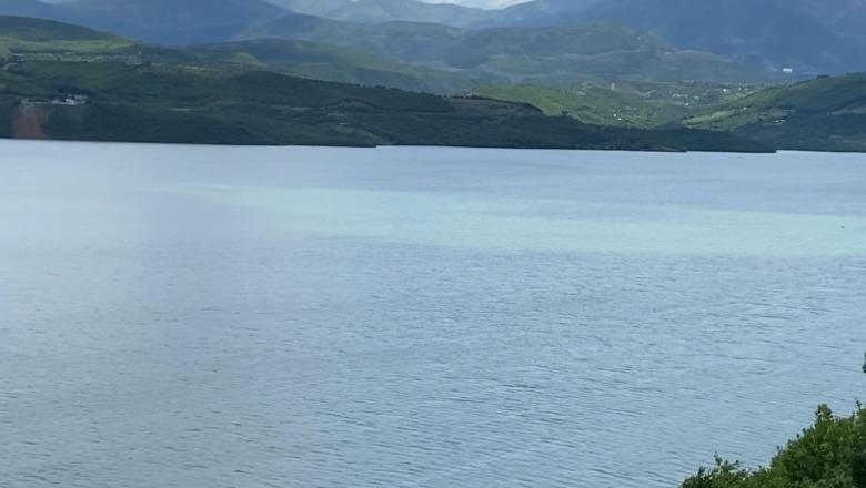 Liqeni i Fierzës mbetet në kuotat e tij maksimale prej 296 metrash mbi nivelin e detit, regjistron një nga nivelet më të larta të viteve të fundit