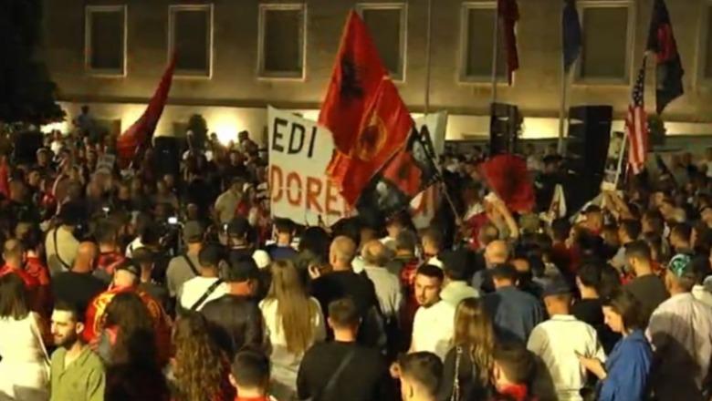‘Çdo vit shoh auditorë me 10 studentë’, pedagogia: Jo Rama e Berisha, por të gjithë në burg!