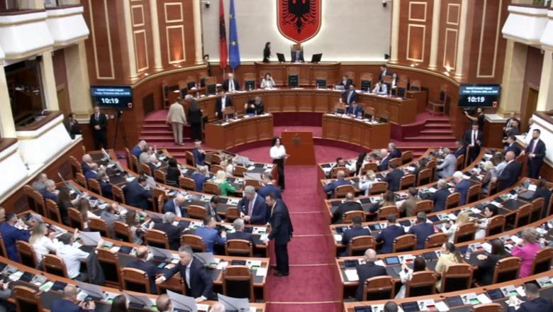 LIVE TV- Sot Kuvend/ Ministri Hoxha flet për procesin e integrimit, pritet miratimi i amnistisë penale! Në diskutim ndryshimet e Kodit Rrugor, 4 interpelanca në rend dite
