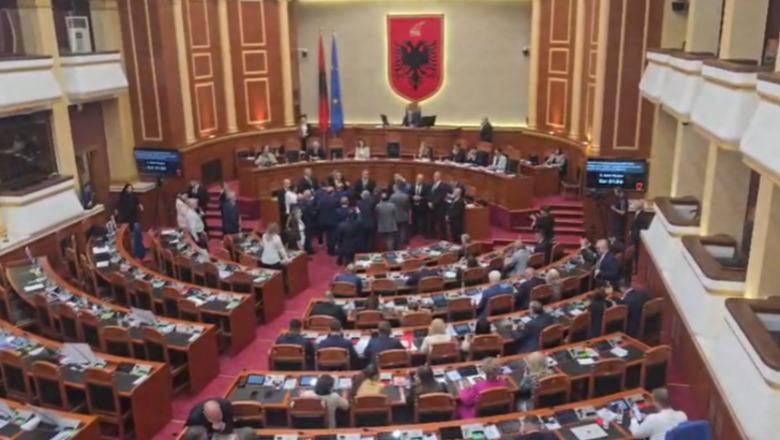 Kuvendi mbyll dyert të enjten, PD kërkon mocion me debat për kërkesat e protestuesve dhe raportin e PE