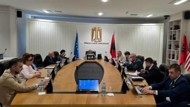 Mbledhja e KLP, votohet për përbërjen e komisioneve të përhershme dhe anëtarëve zëvendësues të Këshillit (EMRAT)