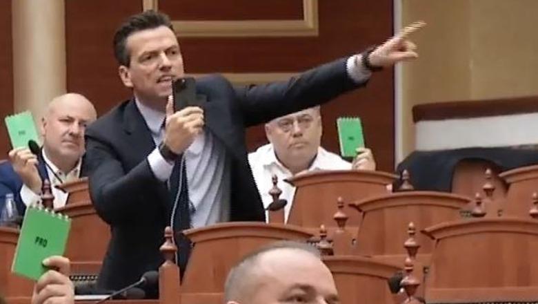 Rama në Kuvend, Shehaj nuk lejon procesin e votimit! Peleshi e përjashton: Vazhdoni në oborr me Tik-Tok-un tuaj