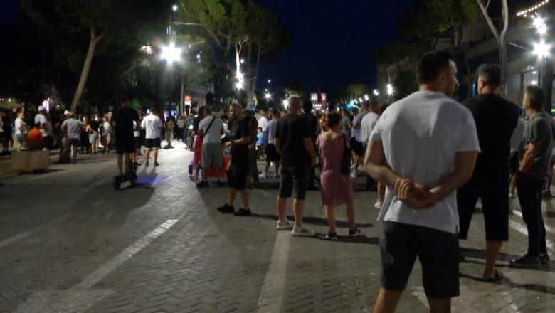 Protesta për 'Zvërnecin' dhe kundër qeverisë, vijon marshimi i qytetarëve në rrugët e Tiranës