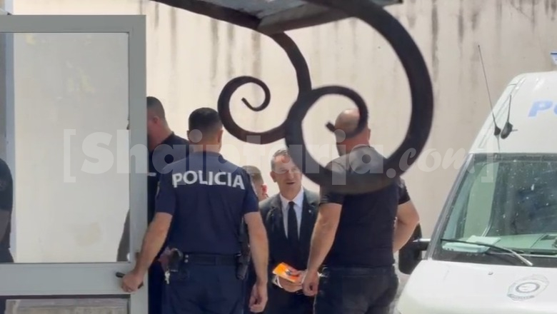 Erion Veliaj mbërrin në Gjykatën Administrative