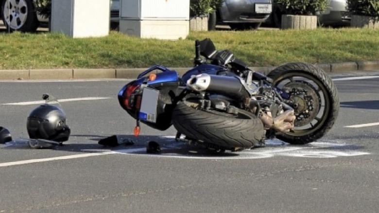 Humbi kontrollin e motorit dhe doli nga rruga, vdes 35-vjeçari në autostradën Fier-Lushnjë