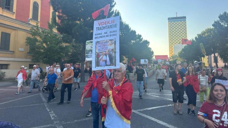 Qytetarët 20 ditë protestë, marshojnë drejt kryeministrisë