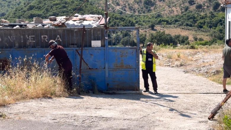 2 ditë para protestës së paralajmëruar, hiqet porta metalike dhe gardhi me tela që ishte vendosur në plazhin e Kakomesë