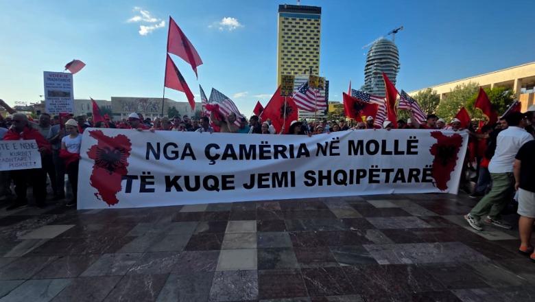 Qytetarët 21 ditë në protestë, diaspora vjen në Tiranë