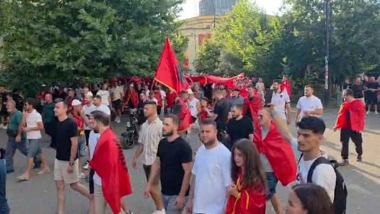 Qytetarët 21 ditë në protestë, nis marshimi drejt kryeministrisë! Vijnë dhe shqiptarë nga diaspora