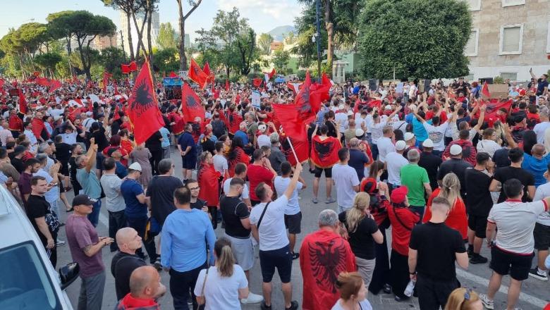 Qytetarët 21 ditë në protestë te kryeministria! Vijnë dhe shqiptarë nga diaspora