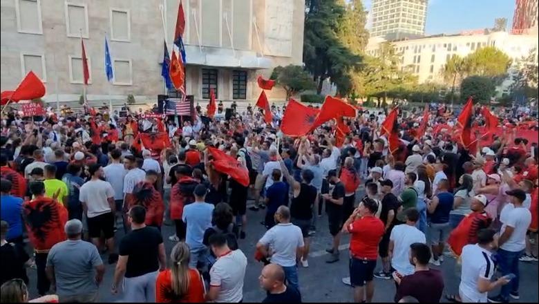 LIVE - 'Zvërneci'/ Mbahet protesta e rradhë para kryeministrisë