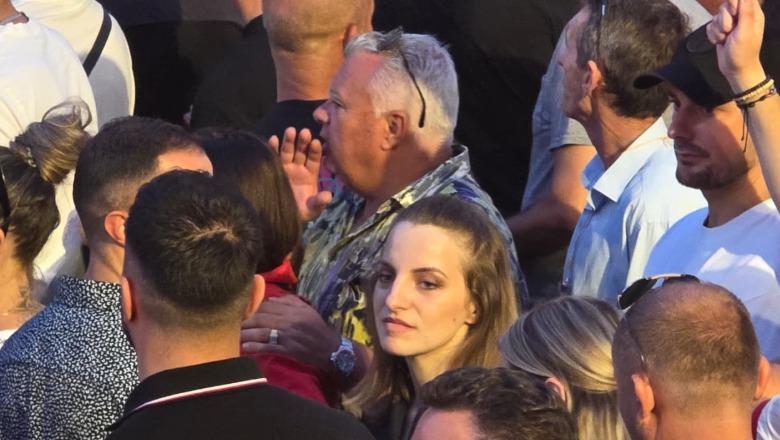 Pas largimit nga grupi parlamentar i PS, deputetja Marjana Koçeku i bashkohet protestës