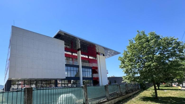Tiranë/ Gjimnazi 'Sulejman Elezi' në Laknas drejt përfundimit, në shtator pret 520 nxënës