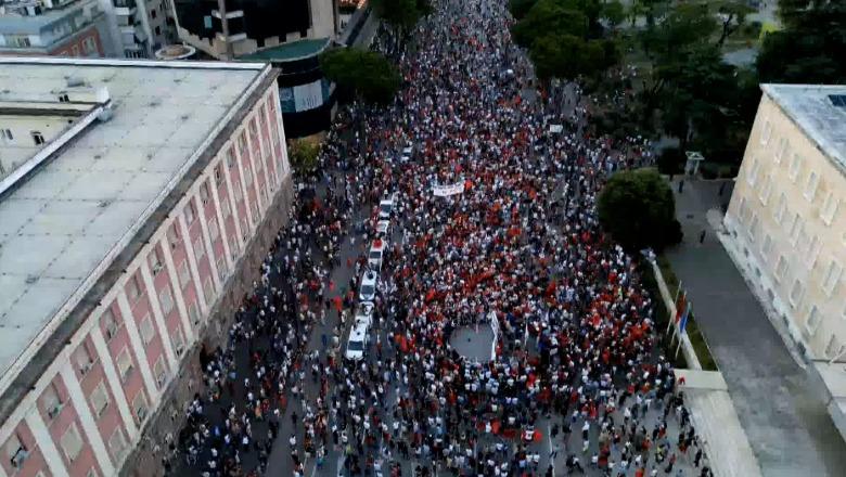 LIVE TV- Dita e 22-të e protestës para kryeministrisë, mikrofoni i lihet diasporës! Reagime për përdhosjen e flamurit izraelit: Ka grupe të infiltruara, distancohemi
