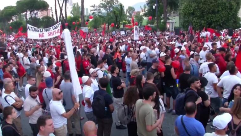 Aktivisti Arben Kola: Ka grupe të infiltruara greke e iraniane mes nesh! Distancohemi nga përdhosja e flamurit izraelit