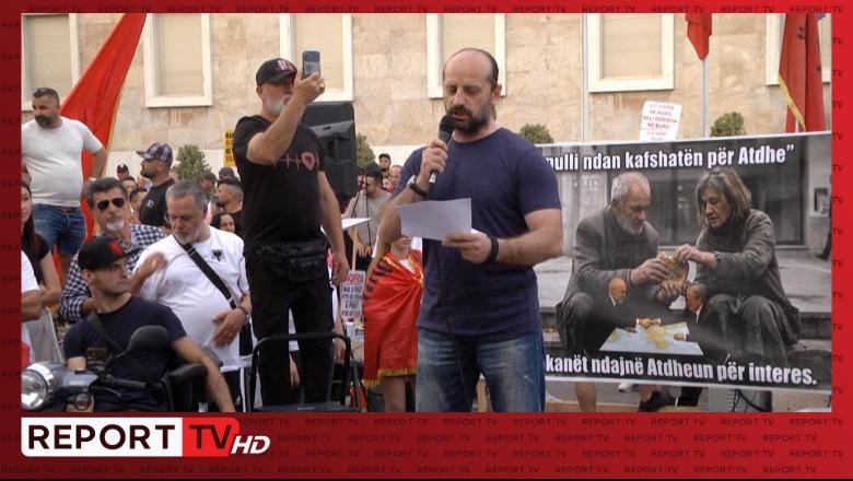 Organizatorët e protestave shpalosin listën me kërkesat drejtuar Ramës, dorëheqje, kufizim të mandatit të kryeministrit e qeveri teknike