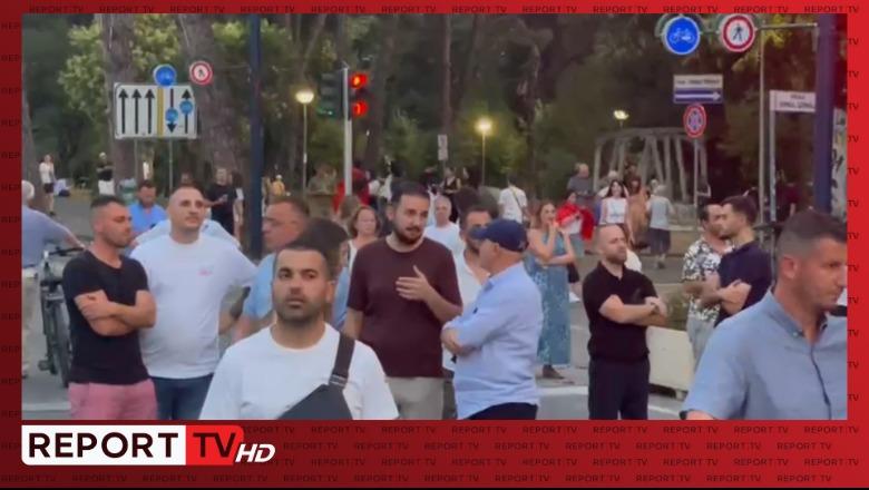 Ish-deputeti i PD Ervin Salianji i bashkohet protestës së qytetarëve te kryeministria