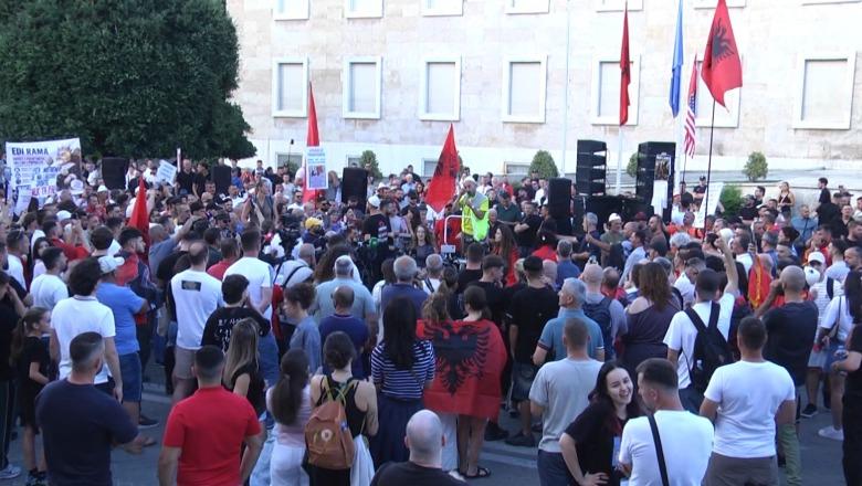 Protesta/ Organizatorët nuk shfaqen, Kola: Unë jam nismëtar, janë të tjerë që do të dalin në kohën  e duhur