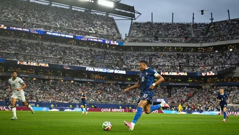 Botërori 2026/ Rrufetë ndërprenë sfidën për dy orë, Franca mposht 3-0 Irakun dhe kalon në 1/16-at! Mbappe barazon rekordin e Kloses dhe 'kërcënon' Messin