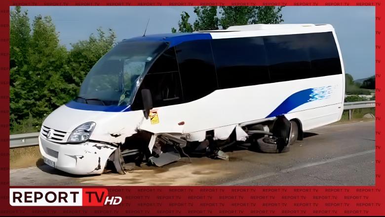 Gjirokastër/ Aksident në kthesën e Viroit, mikrobuzi me turistë përplaset me 'Audin'