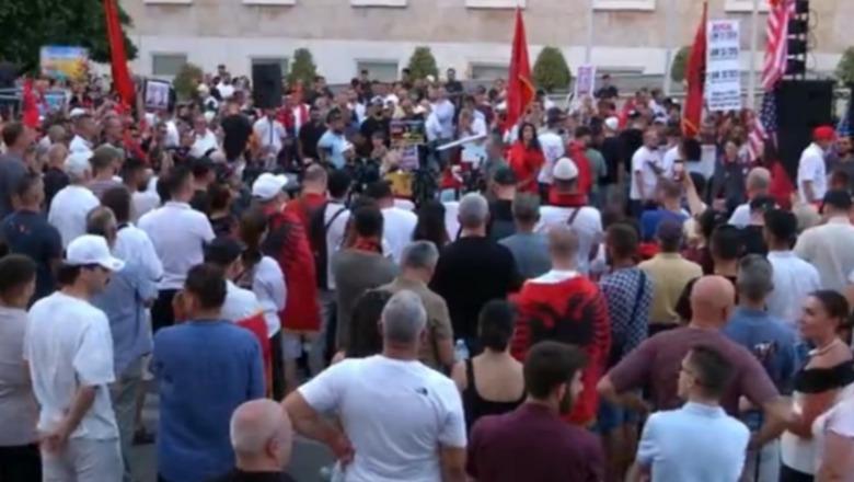 ‘Ne kemi fuqinë ta hedhim Edi Ramën’, protestuesja: Kërkesat tona t’i realizojmë me referendum