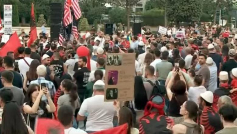 Lista e kërkesave së paraqitur nga Goxhaj, protestuesi: Do ta lexojmë deklaratën çdo ditë