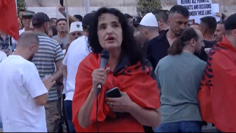 ‘Ne kemi fuqinë ta hedhim Edi Ramën’, protestuesja: Kërkesat tona t’i realizojmë me referendum