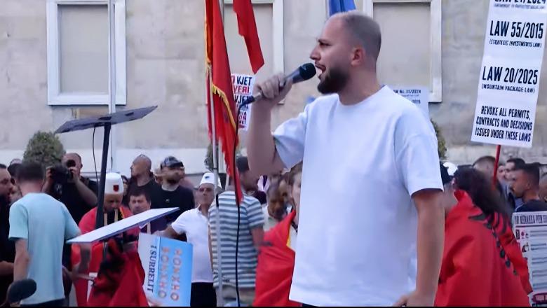 Lista e kërkesave së paraqitur nga Goxhaj, protestuesi: Do ta lexojmë deklaratën çdo ditë