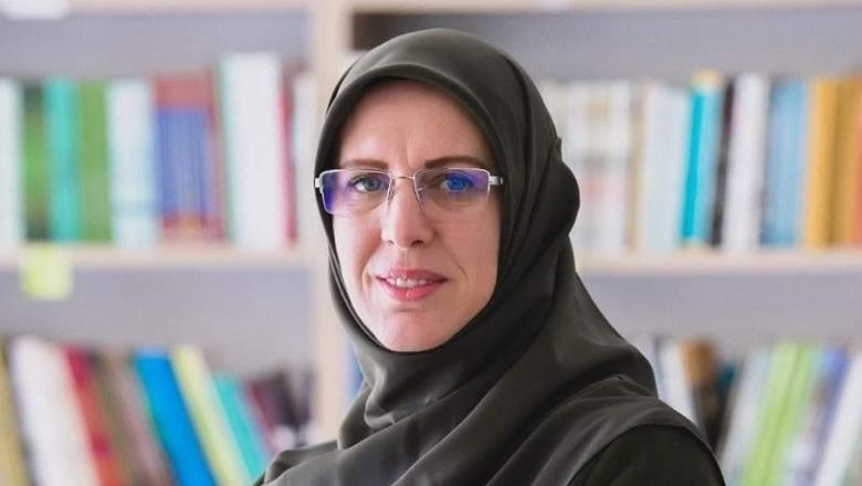 Ikballe Huditi, që ka foto me ish-presidentin e Iranit, pjesë e protestës në Tiranë: Rama ik, duam Albin Kurtin