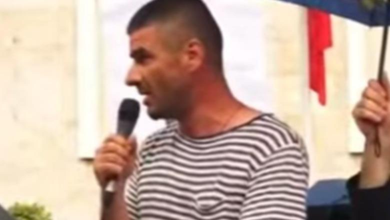 Qytetari nga Skrapari në protestë: Sali Berisha është një gomar që ndau Veriun nga Jugu!