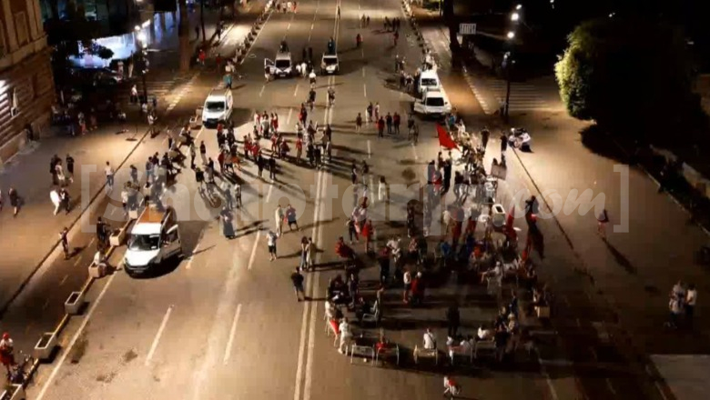 Një grup protestuesish do të kalojnë përsëri natën te kryeministria