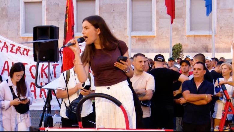 E reja nga protesta: Nuk do të heshtim përballë padrejtësive që na keni bërë, jemi këtu deri kur Rama të japë dorëheqjen