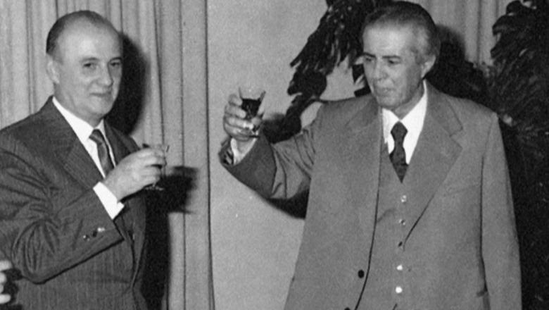 ‘Fillimisht Mehmeti nuk e donte Kadarenë, por nisi ta vlerësonte kur fëmijët e tij zunë miqësi me të’ / Dëshmia e rrallë e ish-presidentit Ramiz Alia