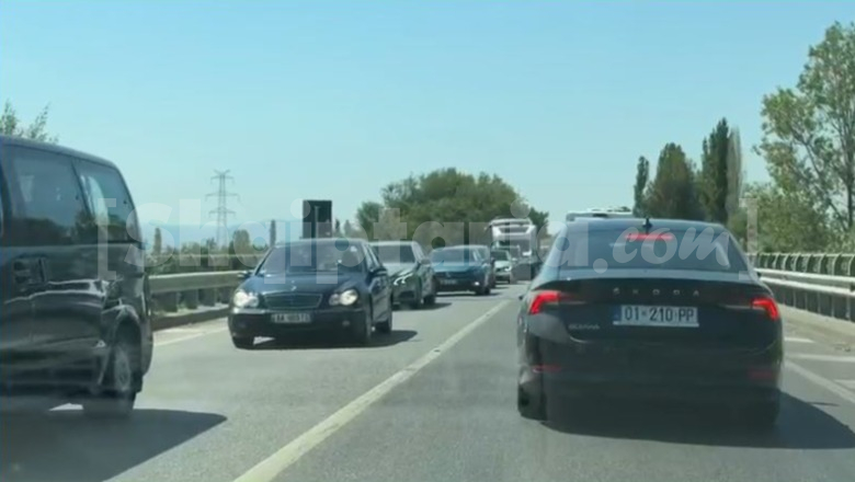 Temperaturat e larta/ Fluks i lartë automjetesh në aksin Lezhë-Milot dhe në rrugën drejt Shëngjinit
