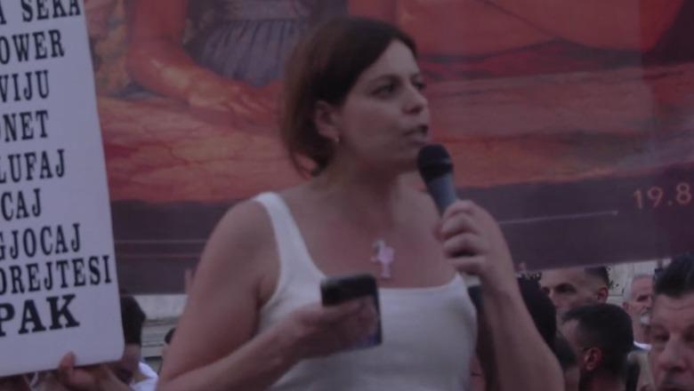 Eurodeputetja italiane në protestë: Shqipëria nuk është plaçkë për t'u shitur, mos lejoni oligarkët të vendosin për ju 